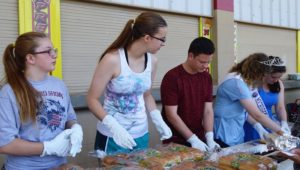 Teens serving lunch